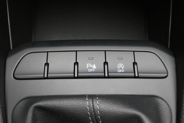 Kia Stonic 1.0 T-GDi DynamicLine Camera, Apple Carplay, Navigatie, Cruise, PDC, 17"