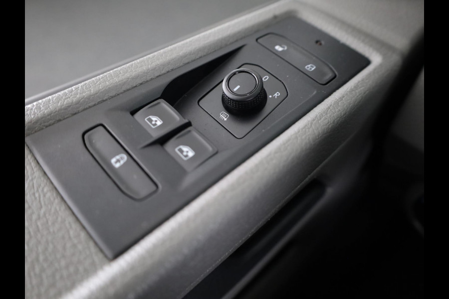 Volkswagen Transporter 2.0 TDI L2H1 28 Comfortline 110 pk | Verlengde garantie | Navigatie via App | Parkeersensoren achter | Cruise control |