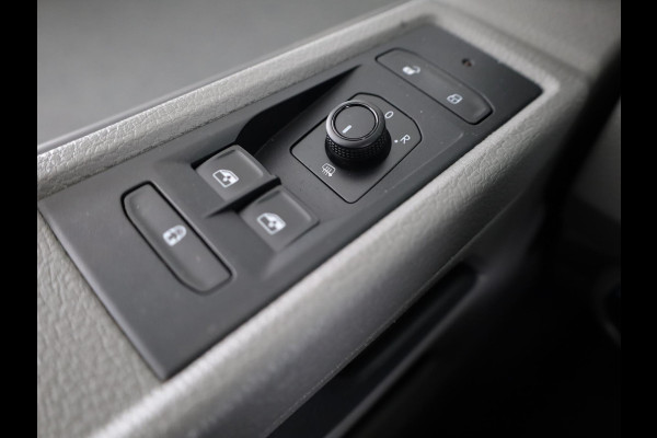 Volkswagen Transporter 2.0 TDI L2H1 28 Comfortline 110 pk | Verlengde garantie | Navigatie via App | Parkeersensoren achter | Cruise control |