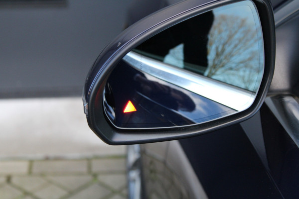 Mercedes-Benz C-Klasse 300 e AMG Line | DODE HOEK | KEYLESS | ELEK TREKHAAK | CAMERA | AMBIENTLIGHT |