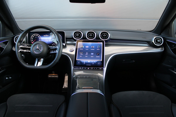 Mercedes-Benz C-Klasse 300 e AMG Line | DODE HOEK | KEYLESS | ELEK TREKHAAK | CAMERA | AMBIENTLIGHT |
