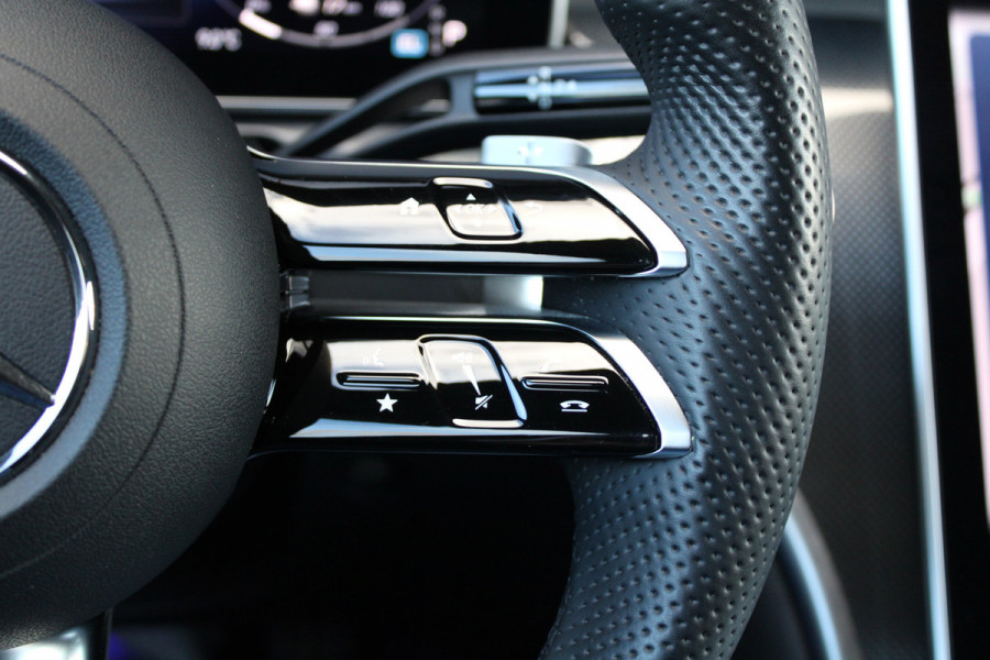 Mercedes-Benz C-Klasse 300 e AMG Line | DODE HOEK | KEYLESS | ELEK TREKHAAK | CAMERA | AMBIENTLIGHT |