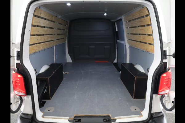 Volkswagen Transporter 2.0 TDI L2H1 28 Comfortline 110 pk | Verlengde garantie | Navigatie via App | Parkeersensoren achter | Cruise control |