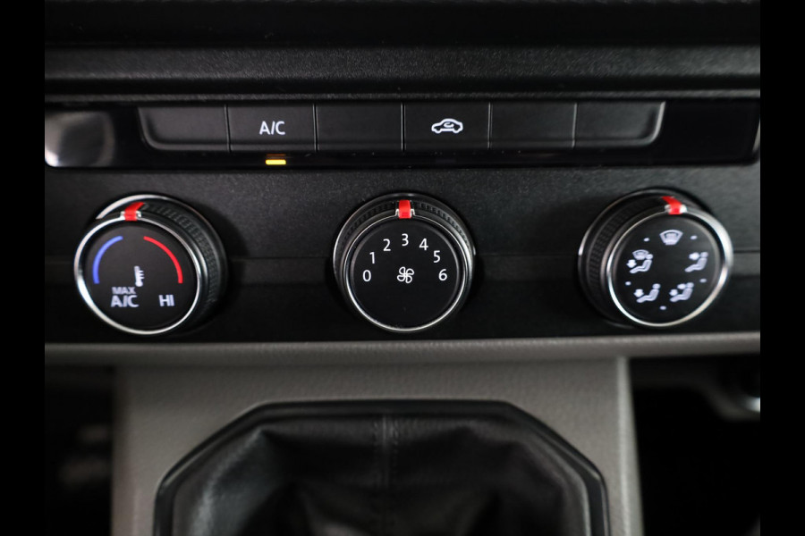 Volkswagen Transporter 2.0 TDI L2H1 28 Comfortline 110 pk | Verlengde garantie | Navigatie via App | Parkeersensoren achter | Cruise control |