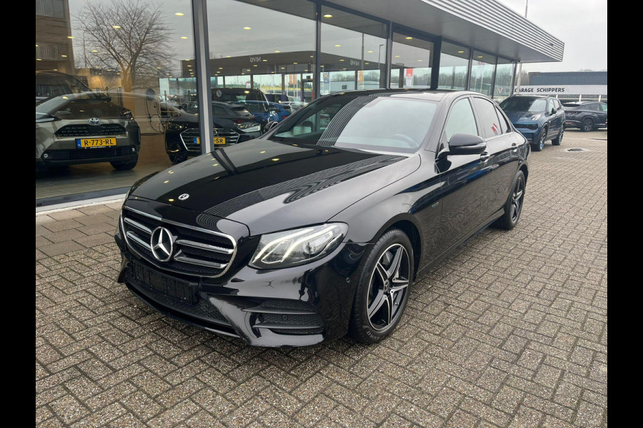 Mercedes-Benz E-Klasse 300 e AMG Line | 320pk PHEV | Elektrisch panoramadak / schuifdak | Stoelverwarming | Bestuurdersstoel Met Geheugen | Achteruitrijcamera