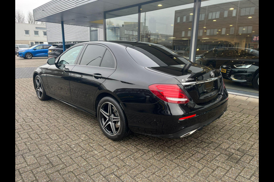 Mercedes-Benz E-Klasse 300 e AMG Line | 320pk PHEV | Elektrisch panoramadak / schuifdak | Stoelverwarming | Bestuurdersstoel Met Geheugen | Achteruitrijcamera