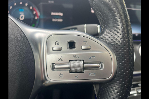 Mercedes-Benz E-Klasse 300 e AMG Line | 320pk PHEV | Elektrisch panoramadak / schuifdak | Stoelverwarming | Bestuurdersstoel Met Geheugen | Achteruitrijcamera