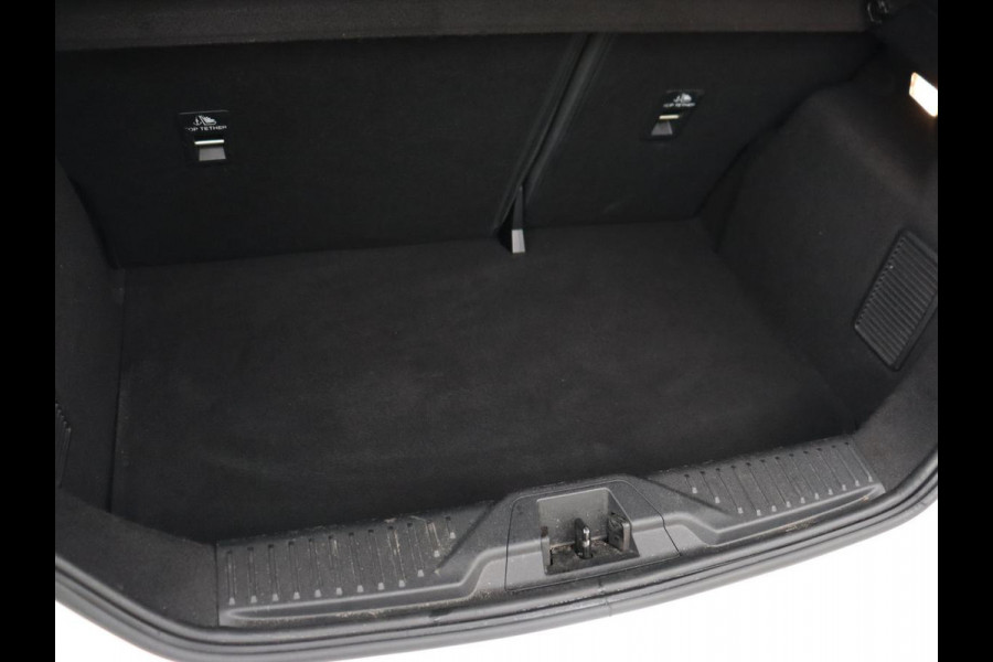 Ford Fiesta 1.0 EcoBoost ST-Line X | Stoel & stuurverwarming | Trekhaak | Camera | Adaptive cruise | Carplay | Navigatie | B&O Sound | Climate control | Bluetooth | Keyless