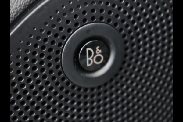 Ford Fiesta 1.0 EcoBoost ST-Line X | Stoel & stuurverwarming | Trekhaak | Camera | Adaptive cruise | Carplay | Navigatie | B&O Sound | Climate control | Bluetooth | Keyless