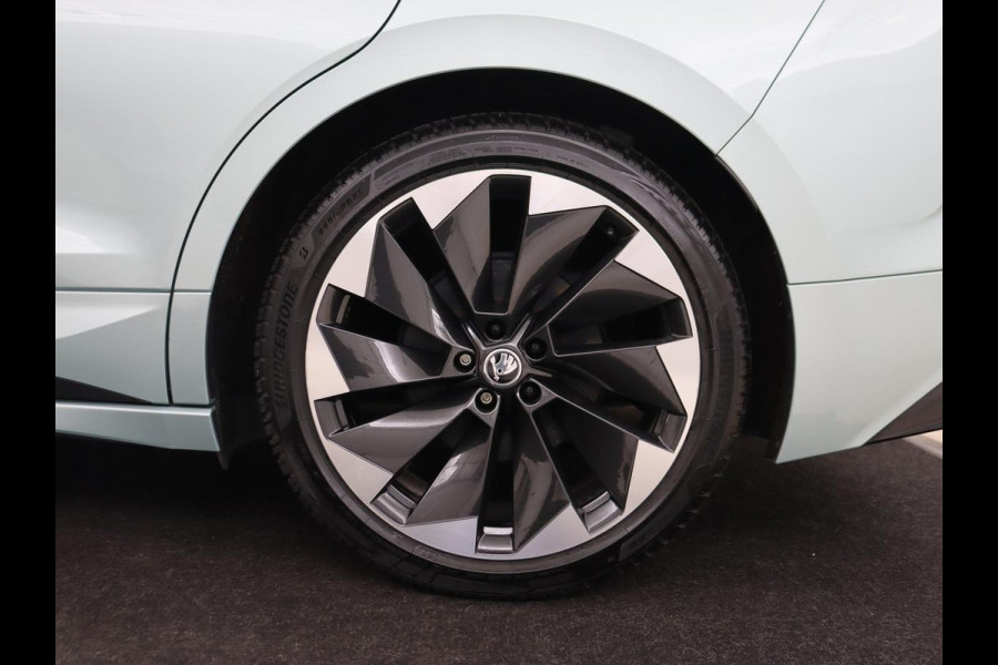 Škoda ENYAQ iV 80 Sportline | Panoramadak | Head-Up | Stoelverwarming | Adaptive cruise | 360 Camera | Leder/Alcantara | Keyless | Navigatie | Achterbankverwarming | Carplay | Matrix LED