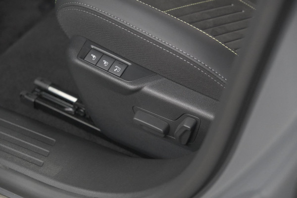 Peugeot e-2008 EV GT Avantage 54 kWh | 360 Camera | Massage Functie | Dodehoekdetectie | Stoelverwarming