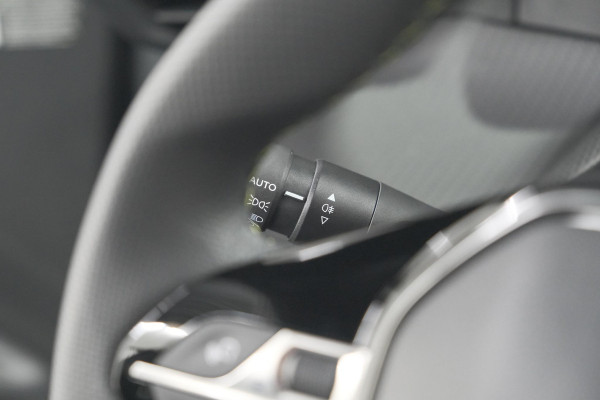 Peugeot e-2008 EV GT Avantage 54 kWh | 360 Camera | Massage Functie | Dodehoekdetectie | Stoelverwarming