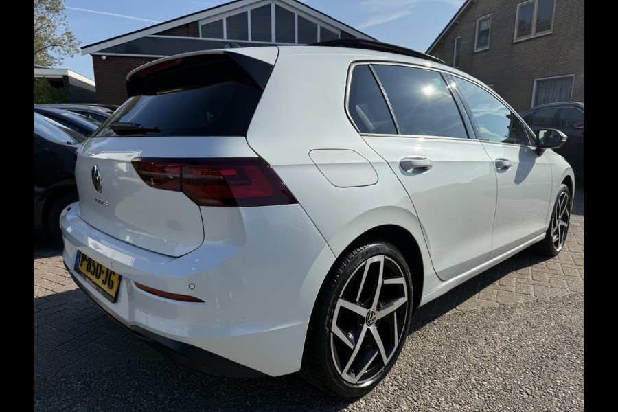 Volkswagen Golf 1.5 TSI Life Panoramadak, 18''Lmv, Winterpakket