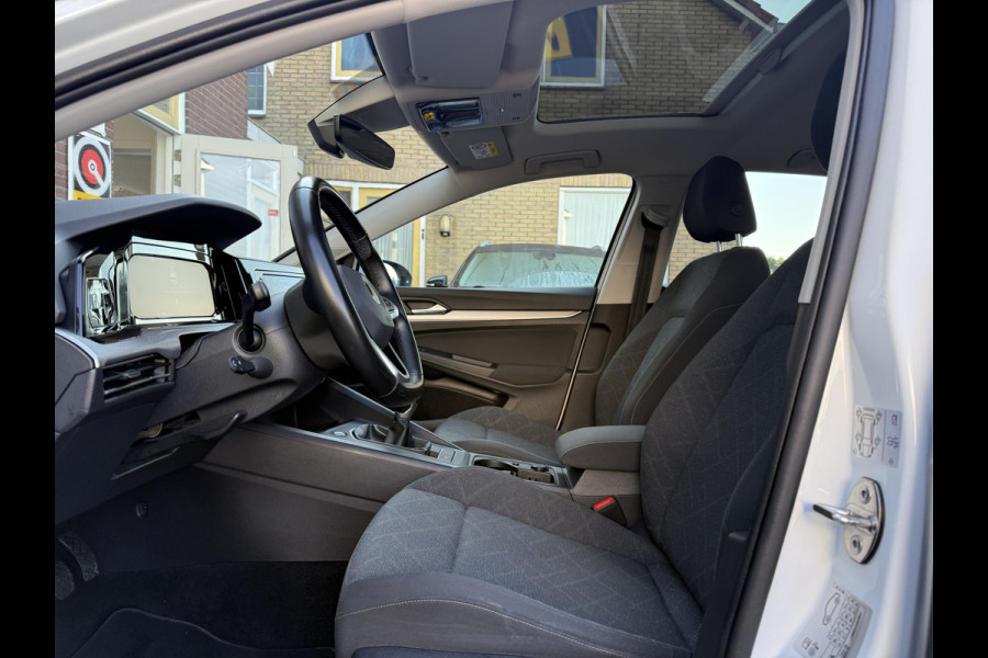 Volkswagen Golf 1.5 TSI Life Panoramadak, 18''Lmv, Winterpakket