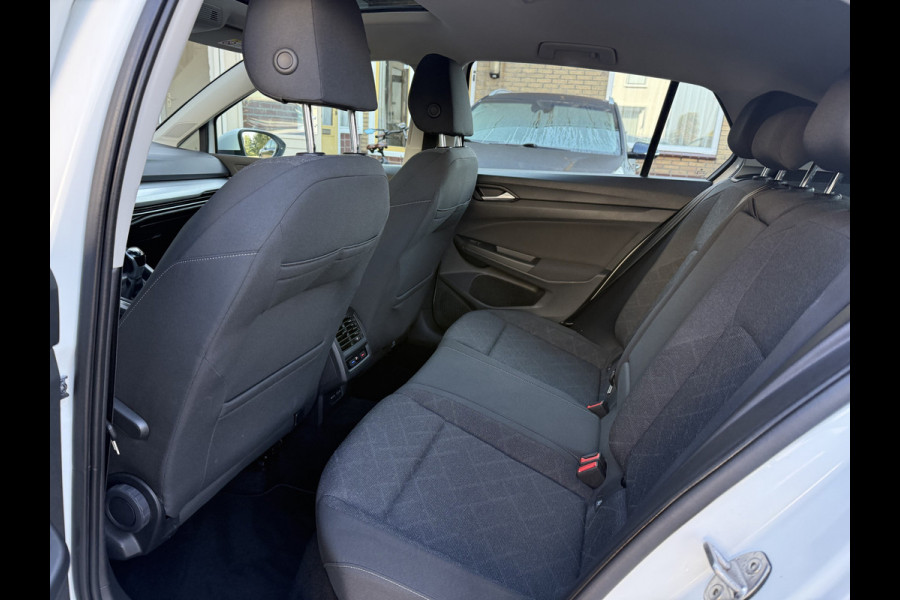 Volkswagen Golf 1.5 TSI Life Panoramadak, 18''Lmv, Winterpakket