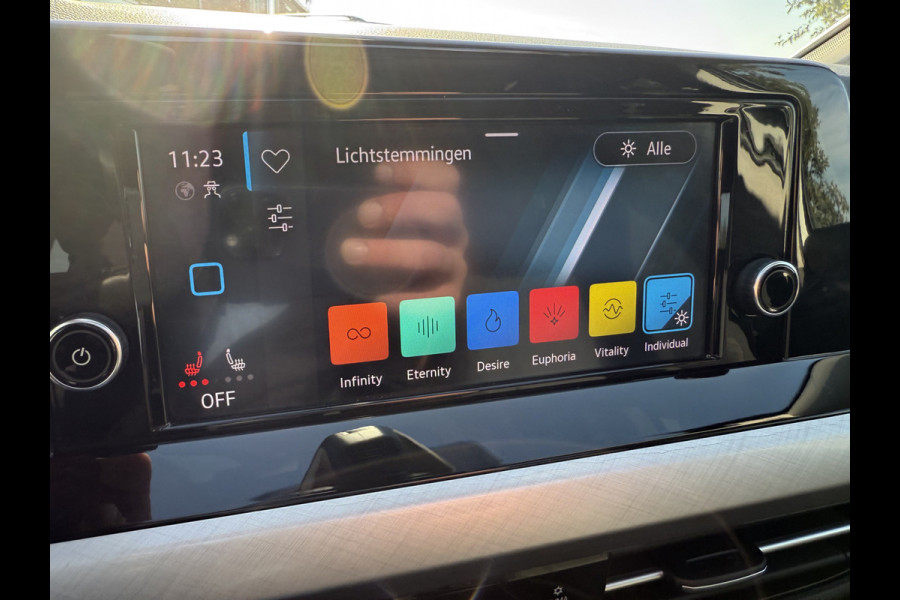 Volkswagen Golf 1.5 TSI Life Panoramadak, 18''Lmv, Winterpakket