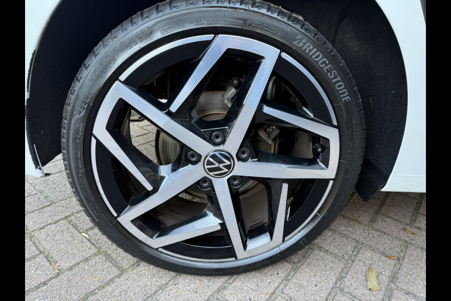 Volkswagen Golf 1.5 TSI Life Panoramadak, 18''Lmv, Winterpakket