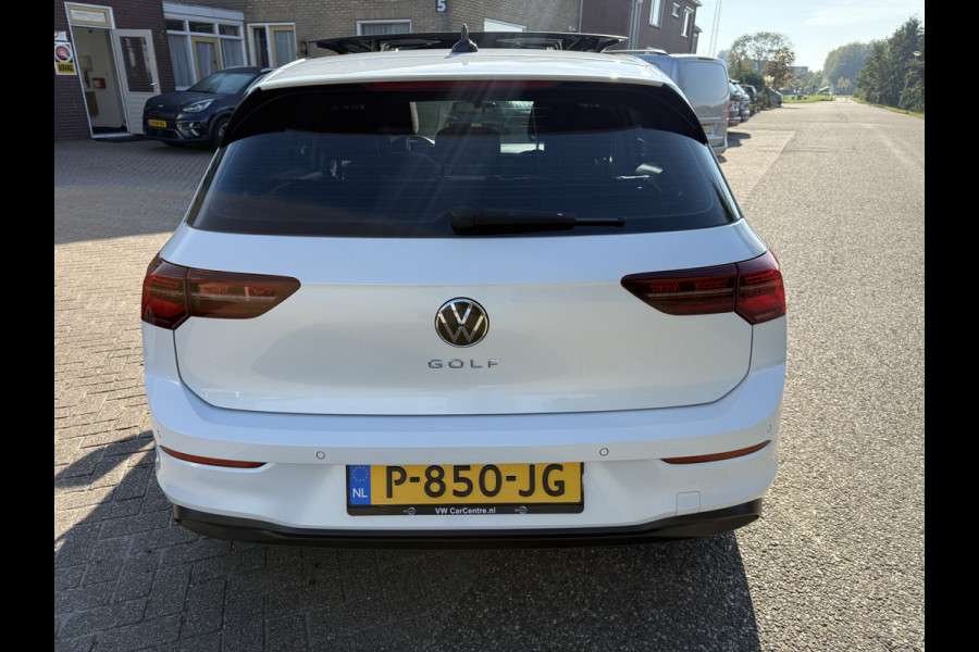 Volkswagen Golf 1.5 TSI Life Panoramadak, 18''Lmv, Winterpakket
