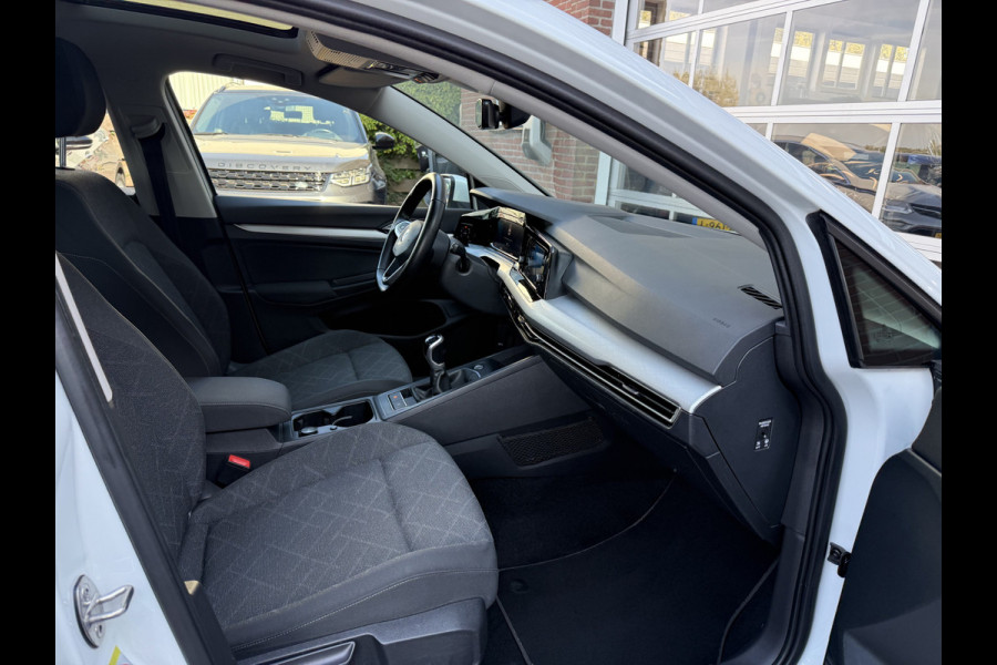 Volkswagen Golf 1.5 TSI Life Panoramadak, 18''Lmv, Winterpakket