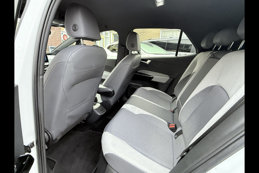 Volkswagen ID.3 First Plus 58 kWh SOH 91.6%,Camera, Trekhaak, 19''Lmv