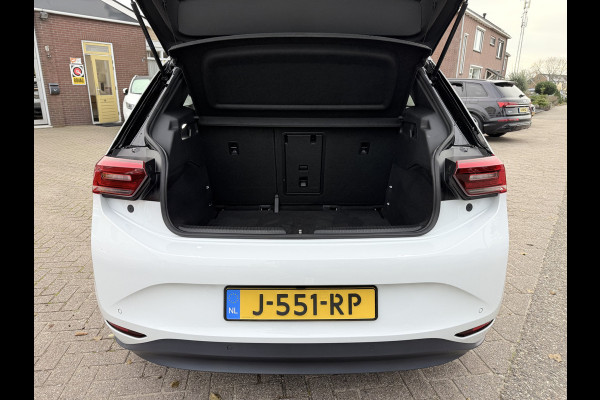 Volkswagen ID.3 First Plus 58 kWh SOH 91.6%,Camera, Trekhaak, 19''Lmv