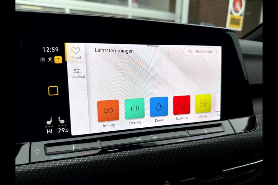 Volkswagen Golf Variant 1.5 TSI R-Line NL. Auto, Camera, Trekhaak, Virt. Display