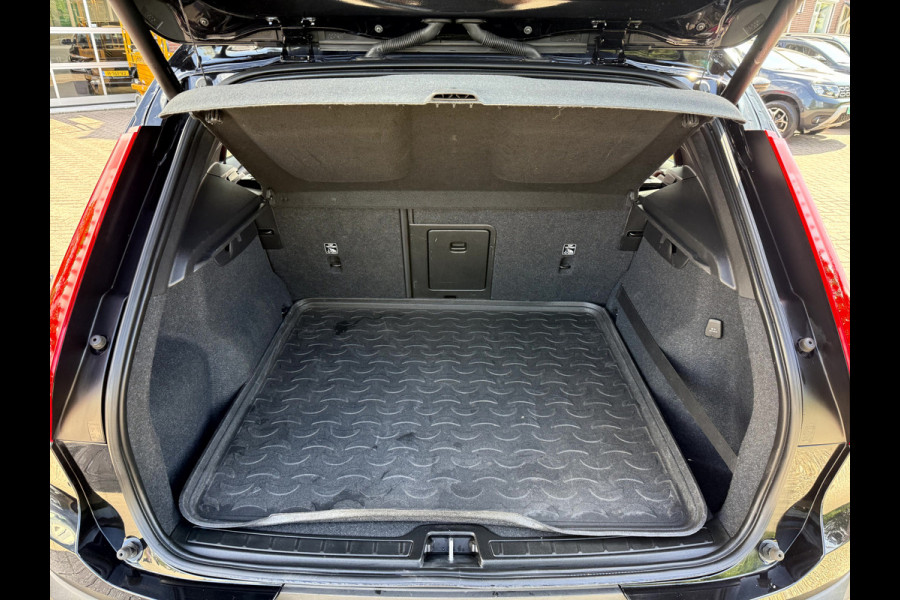 Volvo XC40 1.5 T3 Momentum Pro Panoramadak, Trekhaak, Camera
