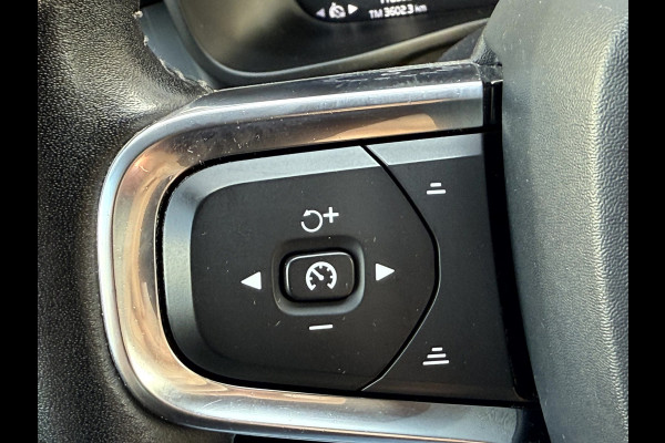 Volvo XC40 1.5 T3 Momentum Pro Panoramadak, Trekhaak, Camera