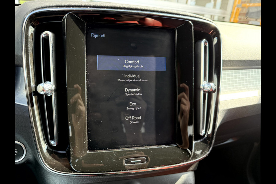 Volvo XC40 1.5 T3 Momentum Pro Panoramadak, Trekhaak, Camera