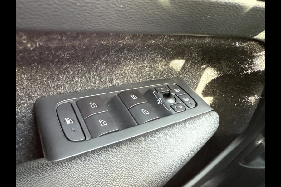 Volvo XC40 1.5 T3 Momentum Pro Panoramadak, Trekhaak, Camera