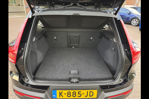 Volvo XC40 Recharge P8 AWD R-Design SOH 92.3%, Panoramadak, Camera, 19'Lmv