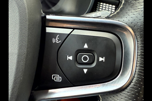 Volvo XC40 Recharge P8 AWD R-Design SOH 92.3%, Panoramadak, Camera, 19'Lmv