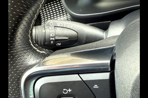 Volvo XC40 Recharge P8 AWD R-Design SOH 92.3%, Panoramadak, Camera, 19'Lmv