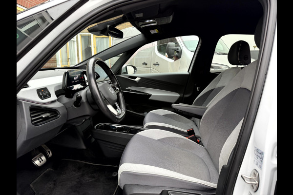Volkswagen ID.3 First Plus 58 kWh SOH 90.7%, Camera, Trekhaak, 19''Lmv