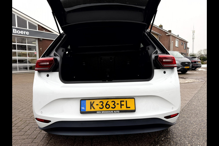 Volkswagen ID.3 First Plus 58 kWh SOH 90.7%, Camera, Trekhaak, 19''Lmv
