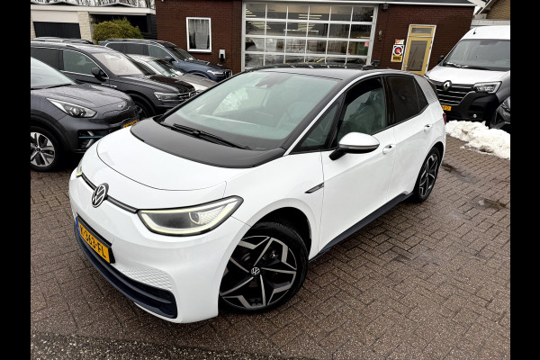 Volkswagen ID.3 First Plus 58 kWh SOH 90.7%, Camera, Trekhaak, 19''Lmv