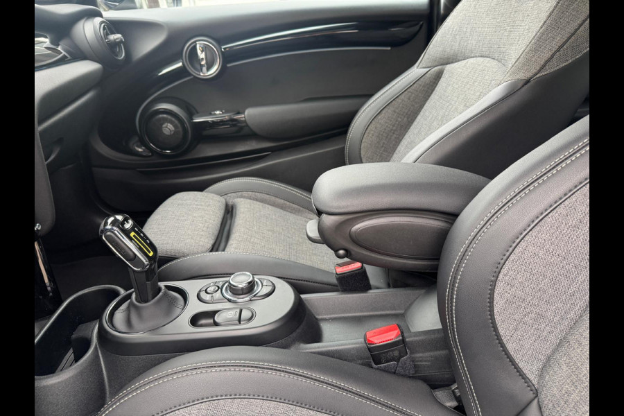 MINI Cooper SE Classic 33 kWh Head-Up Harman/Kardon Panoramadak . Neem contact op en we maken een afspraak!