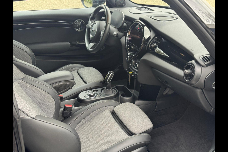 MINI Cooper SE Classic 33 kWh Head-Up Harman/Kardon Panoramadak . Neem contact op en we maken een afspraak!