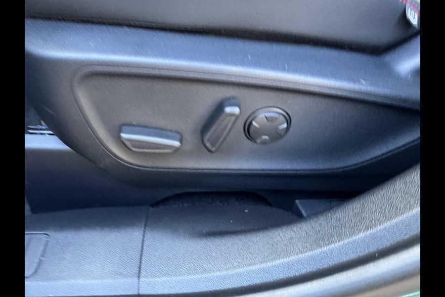 Ford Kuga 2.5 FHEV ST-Line X |  190pk | Driver Assistance Pack | Winterpack | Panoramadak | Technology Pack | Geen Stekker nodig | All Season banden