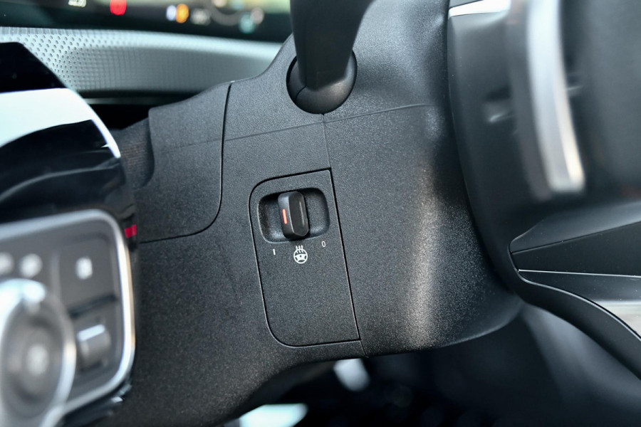 Mercedes-Benz A-Klasse 200 AMG- Line. Pano, Keyless, Camera, Stuurverwarming, Sfeer!