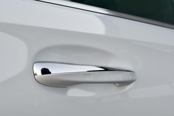 Mercedes-Benz A-Klasse 200 AMG- Line. Pano, Keyless, Camera, Stuurverwarming, Sfeer!