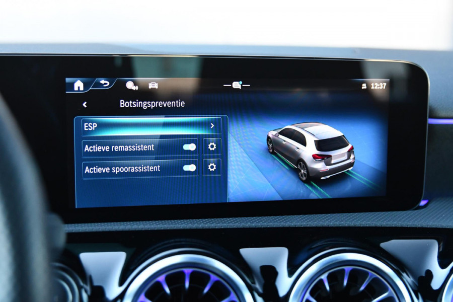 Mercedes-Benz A-Klasse 200 AMG- Line. Pano, Keyless, Camera, Stuurverwarming, Sfeer!