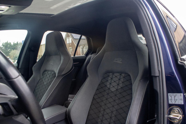 Volkswagen Golf 1.5 eTSI R-Line Business+ PANO CAMERA ACC CARPLAY