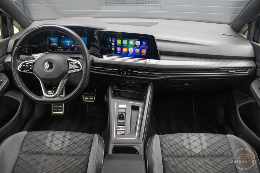 Volkswagen Golf 1.5 eTSI R-Line Business+ PANO CAMERA ACC CARPLAY