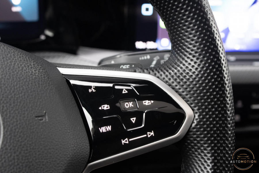 Volkswagen Golf 1.5 eTSI R-Line Business+ PANO CAMERA ACC CARPLAY