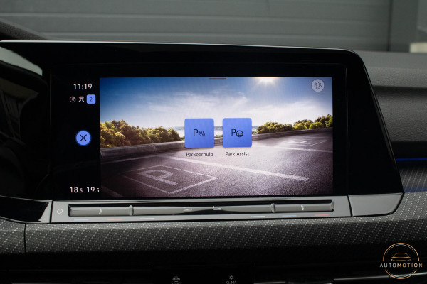 Volkswagen Golf 1.5 eTSI R-Line Business+ PANO CAMERA ACC CARPLAY