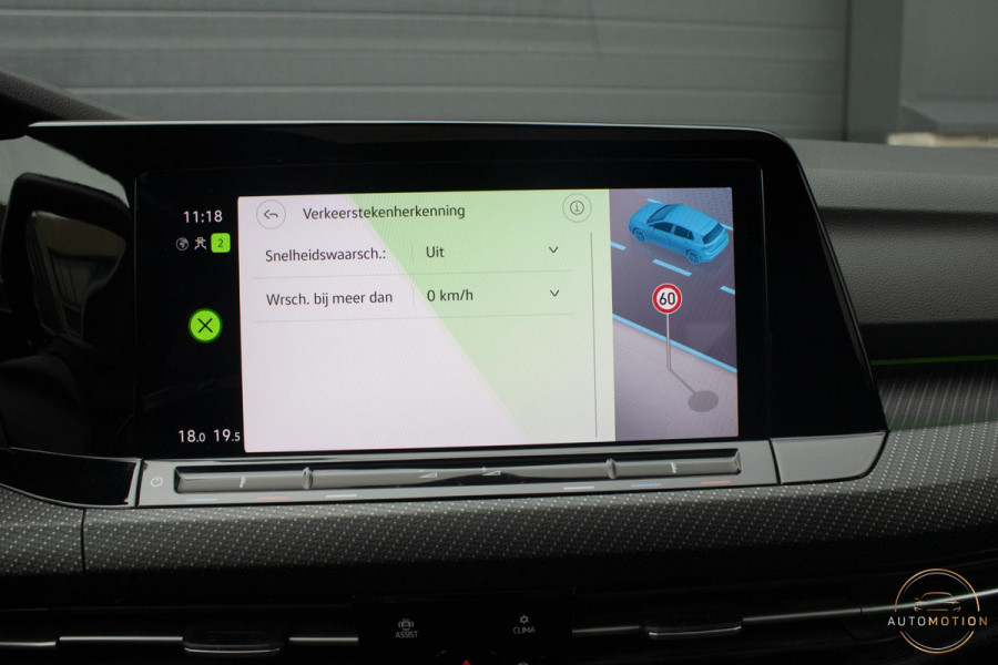 Volkswagen Golf 1.5 eTSI R-Line Business+ PANO CAMERA ACC CARPLAY