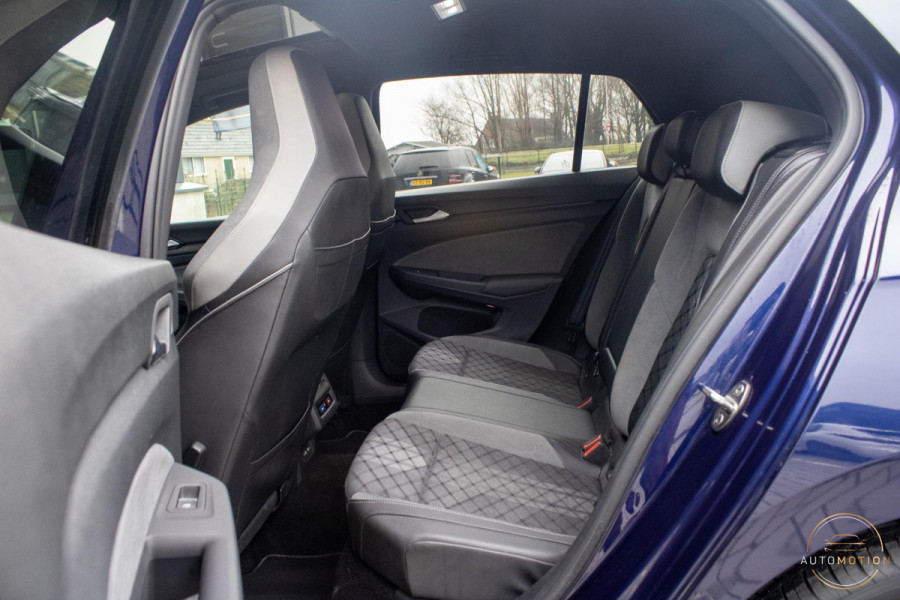 Volkswagen Golf 1.5 eTSI R-Line Business+ PANO CAMERA ACC CARPLAY