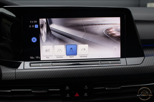 Volkswagen Golf 1.5 eTSI R-Line Business+ PANO CAMERA ACC CARPLAY