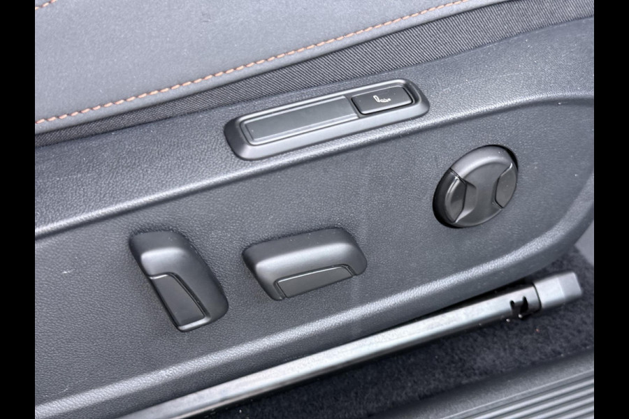 CUPRA Born Business 62 kWh ELEK. STOEL MET MASSAGE| STUURWIELVERWARMING | RONDOMZICHT CAMERA| ADAPTIVE CRUISE CONTROL| DODE HOEK SENSOR| REEDS RIJKLAAR GEMAAKT, GELEVERD INCL. 12 MND BOVAG GARANTIE